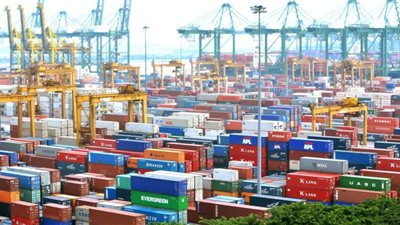 تراجع عجز تجارة السلع الأمريكي لأقل مستوياته خلال عامين في يونيو