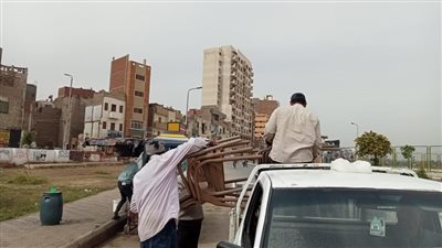 رفع الأكشاك المخالفة وإزالة تعديات الباعة الجائلين بميدان أسماء الله الحسنى والوليدية بأسيوط