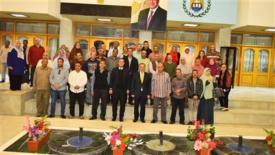 محافظ أسيوط يلتقي العاملين بالموارد البشرية ويوجه بتطوير منظومة العمل وتحسين الأداء