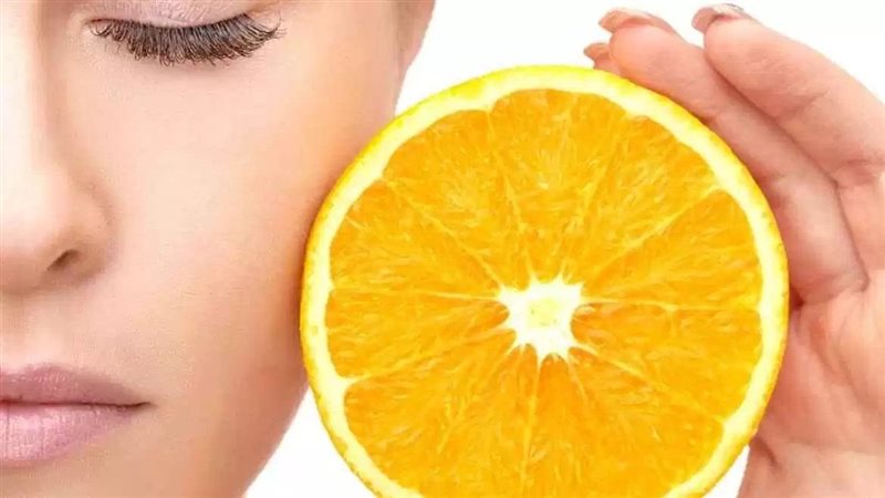 فيتامين ج للبشرة