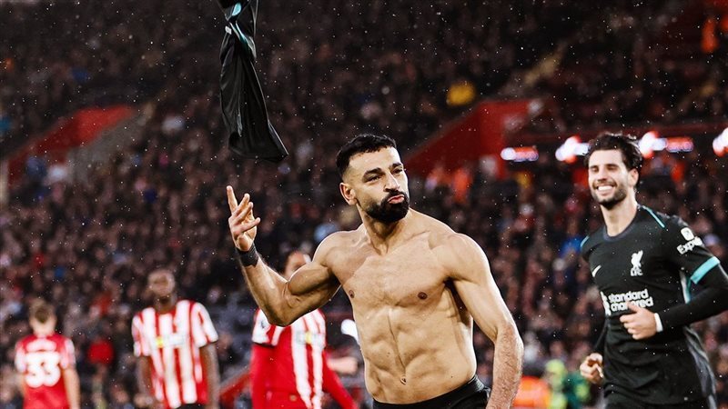 محمد صلاح لاعب نادي