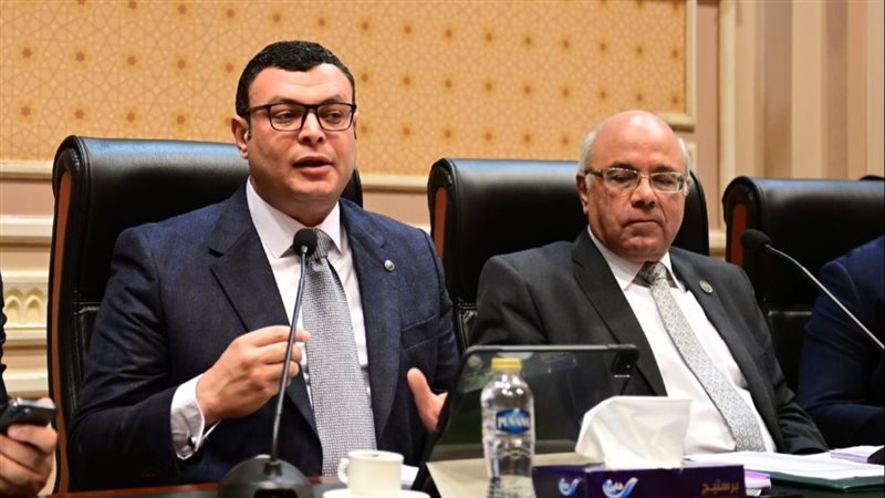 وزير الإسكان باجتماع