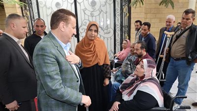 محافظ المنوفية يسلم كراسي متحركة لذوي الهمم بقيمة 250 ألف جنيه