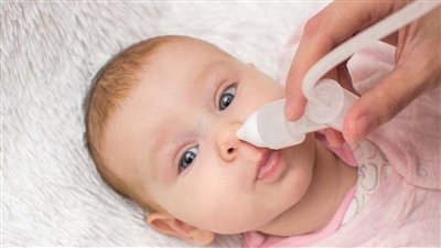 استشاري ينصح الأمهات بغسيل أنف الأطفال لتجنب الإصابة بهذه الأمراض