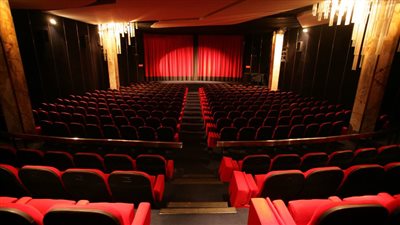 تفسير رؤية السينما في المنام وعلاقتها بالفرح والسعادة 