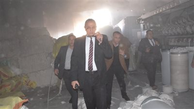 محافظ الغربية يتابع جهود السيطرة على حريق بمصنع للغزل والنسيج (صور)