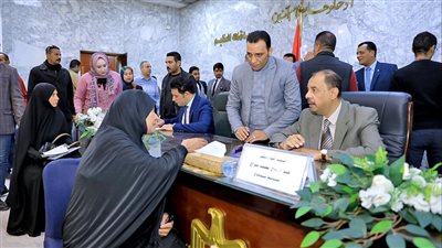 محافظ سوهاج يعقد اللقاء الأسبوعي للاستماع لمطالب واحتياجات المواطنين