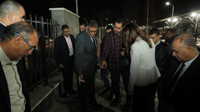 محافظ الجيزة يجازي نواب رؤساء الأحياء ومشرفي النظافة خلال جولته المفاجئة (صور)