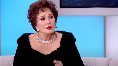 لبلبة: دفنت والدي ورجعت عملت مكياج