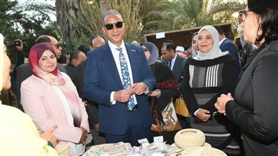 بمشاركة عدد من الفنانيين، محافظ الفيوم يفتتح مهرجان تونس للصناعات الحرفية والتراثية