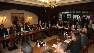 لتعزيز آفاق الاستثمار المستقبلية، محافظ الوادي الجديد يلتقي مسئولي شركة للذكاء الاصطناعي