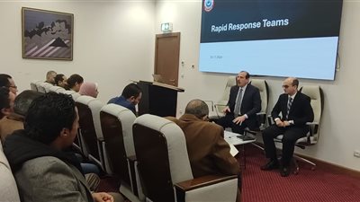 نائب وزير الصحة يبحث آخر مستجدات تأهيل ورفع كفاءة فرق الاستجابة السريعة 