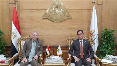 رئيس جامعة بنها يبحث التعاون مع وفد 