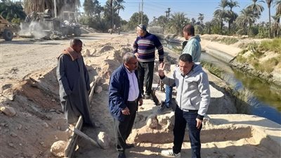  تنفيذ الأعمال الإنشائية للأسوار على جانبي الترع بمركز الطود في الأقصر (صور)