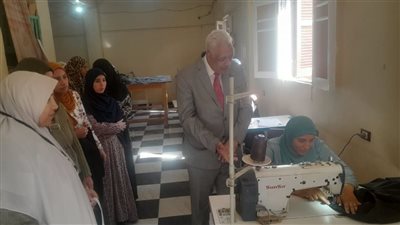 بدء البرنامج التدريبي على مهنة التفصيل والخياطة لـ 20 فتاة بقرى أسيوط 