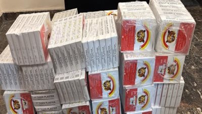 ضبط تاجر وأجنبي بحوزتهما هواتف وعقاقير طبية مهربة جمركيًا بالمعادي