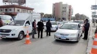 رادارات المرور ترصد 1290 مخالفة التحدث في الهاتف أثناء القيادة أعلى الطرق