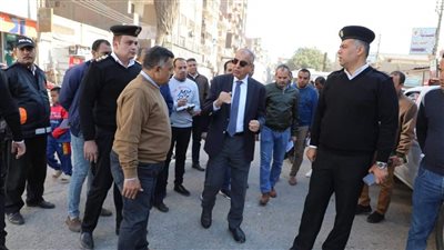 محافظ المنيا يتفقد مركز الصيانة وجراج معدات الطرق