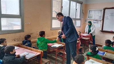 وكيل تعليم دمياط يواصل جولاته لتفقد سير العملية التعليمية بالمدارس (صور)