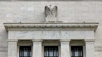  المركزي الأمريكي قد يبطئ وتيرة خفض الفائدة بسبب الغموض الاقتصادي