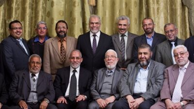 بعد رفع أسماء 716 من قائمة الإرهاب.. البعض يشير لبوادر مصالحة مع الإخوان.. الخبراء: عودة الجماعة مغامرة.. وجدي غنيم مطلوب للإعدام.. والحل في المراجعات الفكرية 