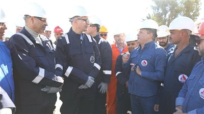 وزير البترول يتفقد حقول بترول بلاعيم في أبورديس بجنوب سيناء