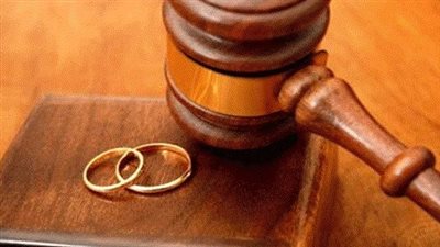 موظفة تخلع زوجها: تزوجت بتوكيل حرره زوجي لوالده ثم خدع أهلي وطردني