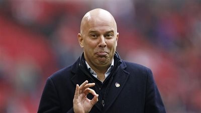 اللقطة الأكثر تداولا، أين كان سلوت أثناء إحراز هدف ليفربول الثاني أمام نيوكاسل؟ (فيديو)