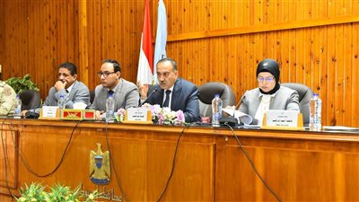 تنفيذي أسيوط يوجه باستغلال الأراضي الفضاء ومراقبة تسليم الأسمدة للمزارعين