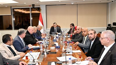 وزير الإسكان يستعرض تقريرًا بشأن تقييم الوضع الراهن لمحطة معالجة صرف صحي رأس البر