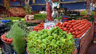 أبرزهم الطماطم والبطاطس، انخفاض أسعار 8  أنواع من الخضراوات بسوق العبور اليوم 