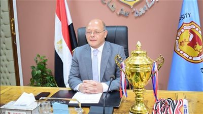 افتتاح معرض الأعمال الفنية والمشغولات اليدوية لطالبات التربية بسوهاج 