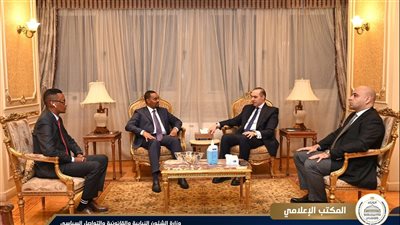 وزير الشئون النيابية يستقبل وزير الدولة للعدل والشئون الدستورية بجمهورية الصومال