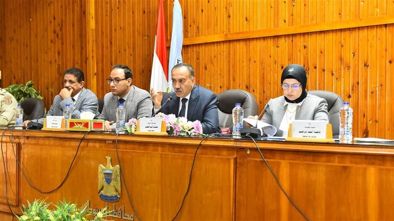 اجتماع محافظ أسيوط،