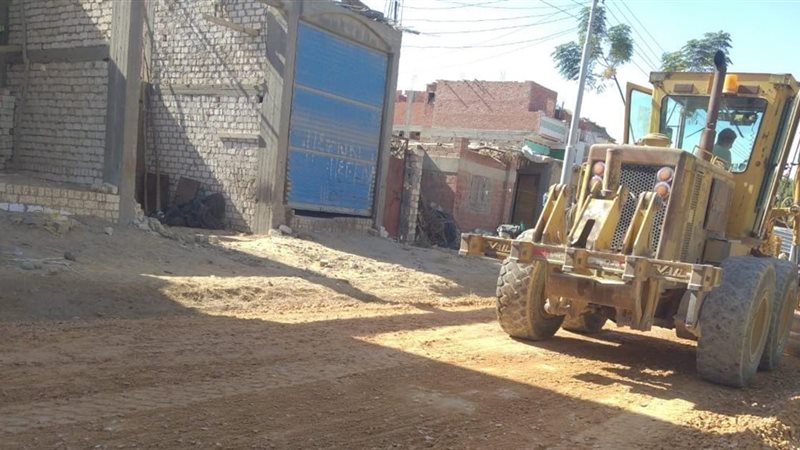 أعمال الرصف بالبحيرة