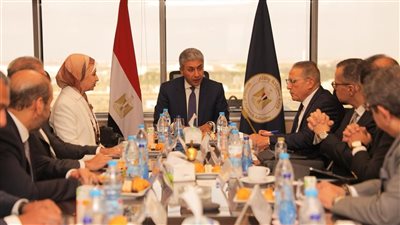 وزير السياحة والآثار يلتقي المصري للغرف السياحية للنهوض بمناخ الأعمال 