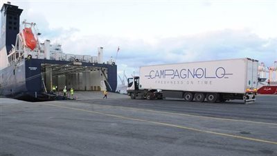 السفير الإيطالي بالقاهرة يستعرض فوائد خط الصادرات الزراعية بين البلدين