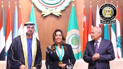 منال عوض تفوز بجائزة أفضل محافظ على مستوى الدول العربية 