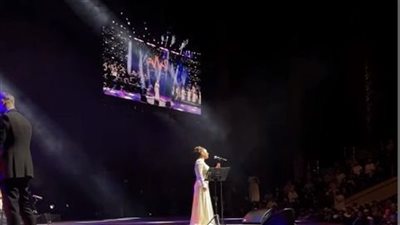 أصالة تفتتح حفلها في الكويت بـ 