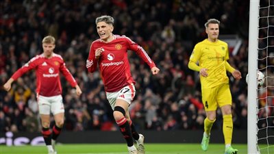 مانشستر يونايتد وأستون فيلا يراقبان لاعبا واعدا بالدوري الإنجليزي 