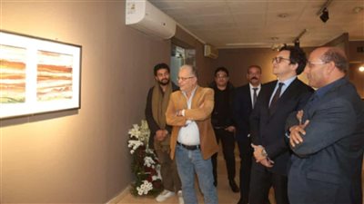 وزير الثقافة يتفقد معرض 