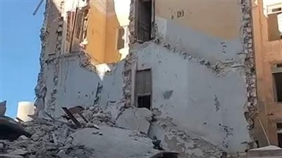 انهيار عقار بمنطقة العطارين في الإسكندرية 