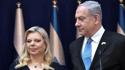 بإيعاز من سارة، إقالة مديرة مكتب نتنياهو وإنهاء مهام مستشار بسبب فضيحة التسريبات