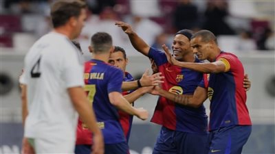 الذهب لا يصدأ، هدف عالمي من رونالدينيو في كلاسيكو أساطير برشلونة وريال مدريد (فيديو)