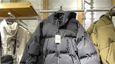 أرقام فلكية، تعرف على أسعار الجواكت والأحذية في تخفيضات 