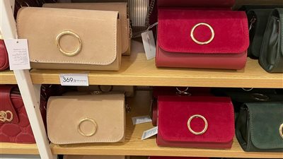 خصم 30%، تعرف على أسعار الشنط في تخفيضات الجمعة البيضاء بمدينة نصر 