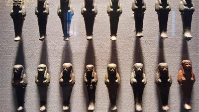 المتحف المصري بالتحرير يعرض مراحل ظهور وانتشار تماثيل الأوشبتي 