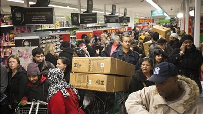 التضخم يحد من حماسة الأمريكيين لعروض البلاك فرايداي