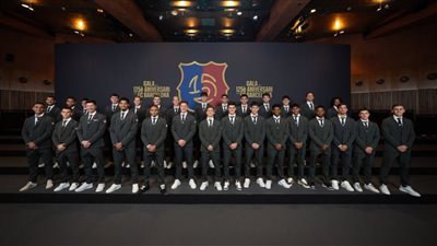 الهتاف لميسي وغناء جوارديولا الأبرز في احتفالية برشلونة (فيديو)