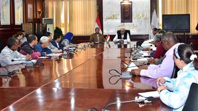 محافظ الأقصر يبحث آخر مستجدات ملف تقنين أراضي الدولة